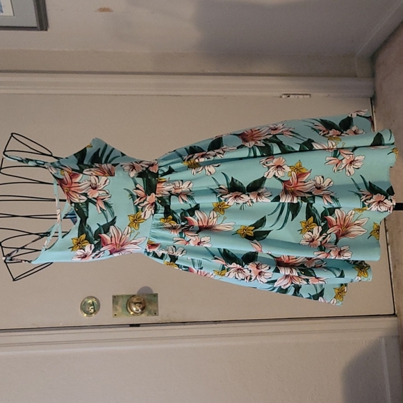 Dress - Picture 1 of 4